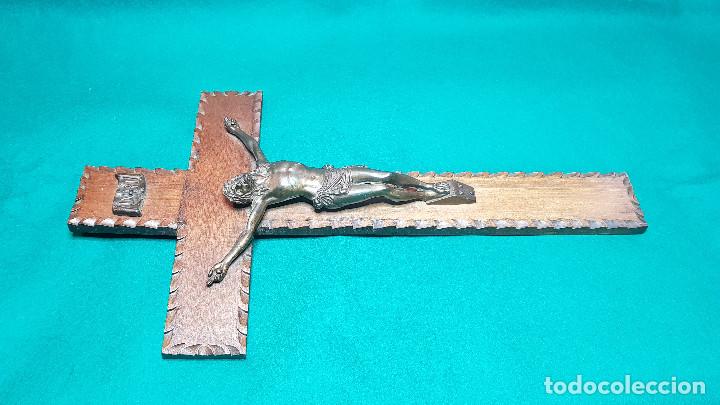 Antig&uuml;edades: CRUCIFIJO EN MADERA Y BRONCE - Foto 6