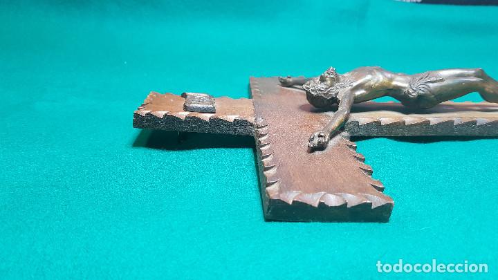 Antig&uuml;edades: CRUCIFIJO EN MADERA Y BRONCE - Foto 10