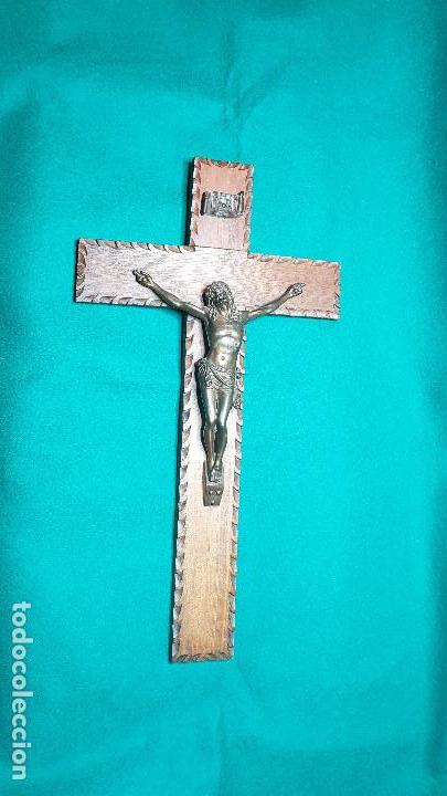 Antig&uuml;edades: CRUCIFIJO EN MADERA Y BRONCE - Foto 1