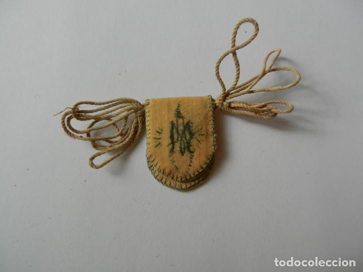 Antig&uuml;edades: ESCAPULARIO CON ANAGRAMA DE LA VIRGEN MAR&Iacute;A. 2.5 CM - Foto 1