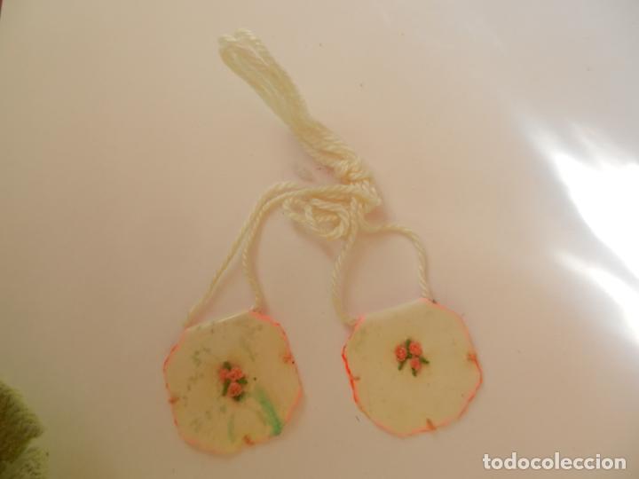 Antig&uuml;edades: ESCAPULARIO BLANCO CON IMAGEN  PROTECTORA EN SU INTERIOR. 2.5 CM - Foto 1