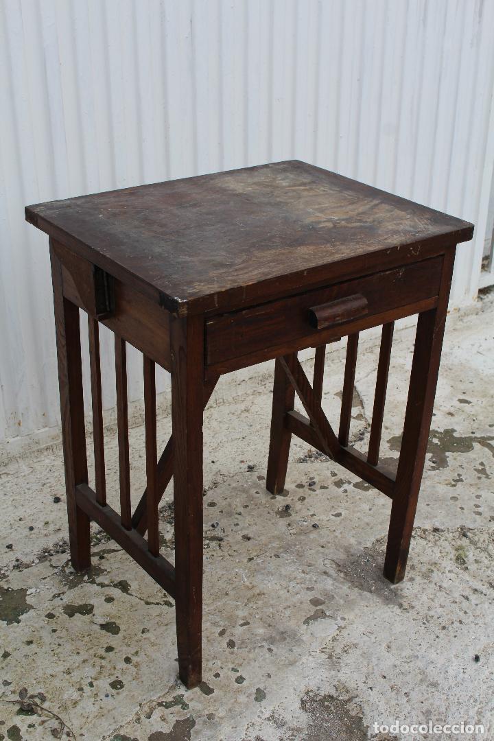 Antig&uuml;edades: mesa auxiliar antigua para restaurar - Foto 7