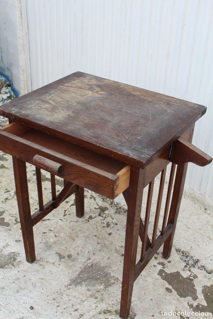 Antig&uuml;edades: mesa auxiliar antigua para restaurar - Foto 9