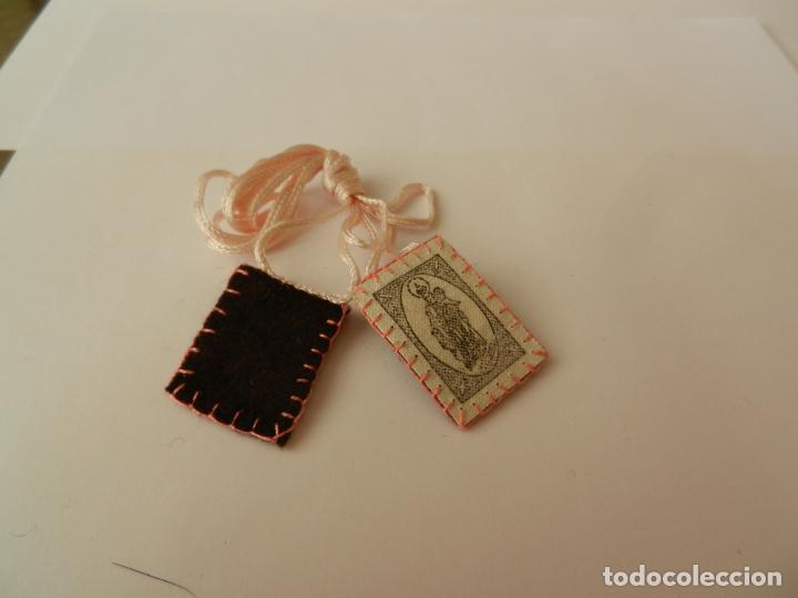 Antig&uuml;edades: ESCAPULARIO MARR&Oacute;N DE LA VIRGEN DEL CARMEN. 2.5 CM. - Foto 1