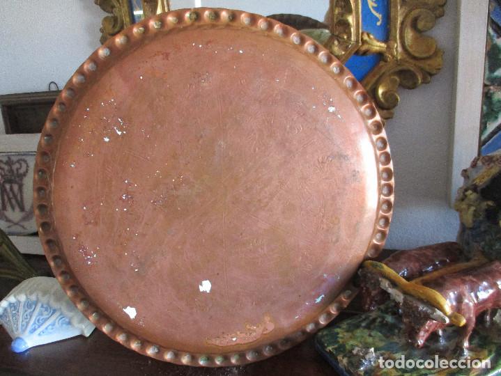 Antig&uuml;edades: Bandeja de cobre labrada - Foto 3