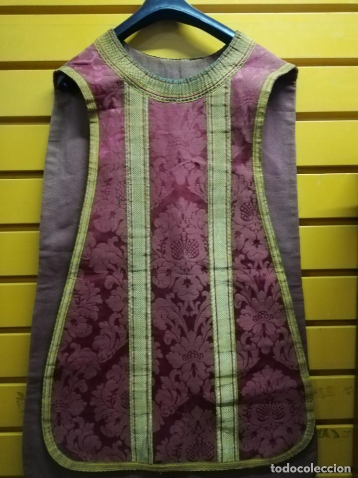 Antig&uuml;edades: Casulla violeta con cruz roja - Foto 4