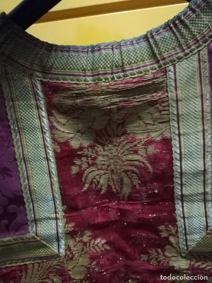 Antig&uuml;edades: Casulla violeta con cruz roja - Foto 5