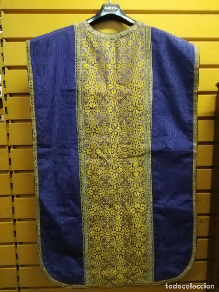 Antig&uuml;edades: Casulla violeta con cruz roja - Foto 2