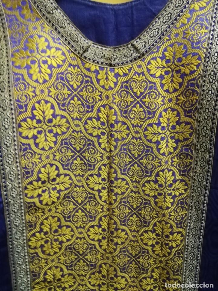 Antig&uuml;edades: Casulla violeta con cruz roja - Foto 4