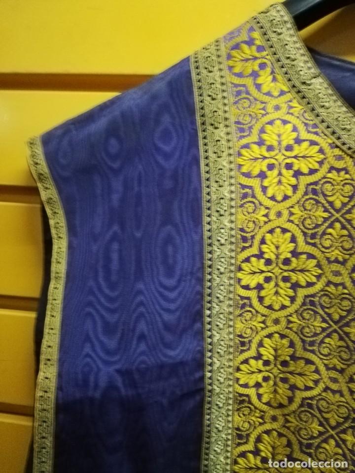 Antig&uuml;edades: Casulla violeta con cruz roja - Foto 6