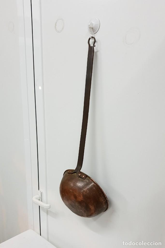 Antig&uuml;edades: cucharon de cobre - Foto 1