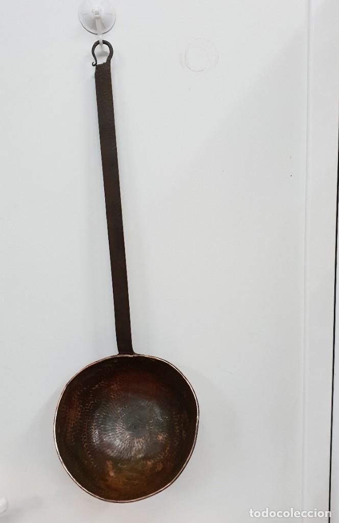 Antig&uuml;edades: cucharon de cobre - Foto 2