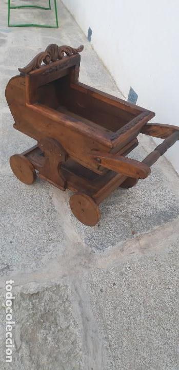 Antig&uuml;edades: Carro de mu&ntilde;ecas de madera - Foto 3