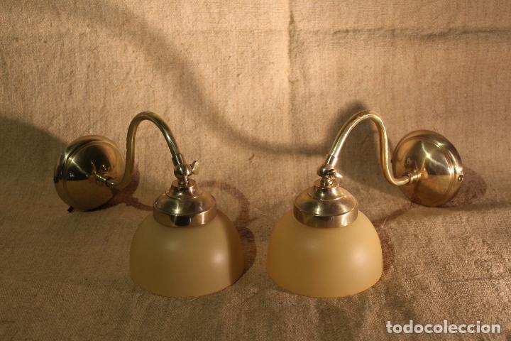 Antig&uuml;edades: PAREJA DE APLIQUES CON TULIPA - Foto 1