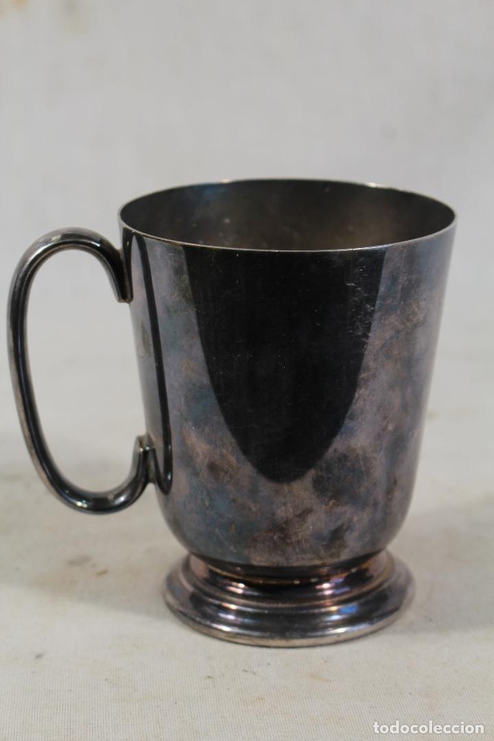 Antig&uuml;edades: jarra plateada t.b.l. 1951 - Foto 2