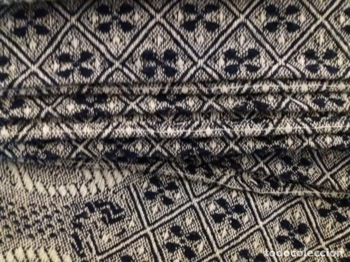 Antig&uuml;edades: Dos colchas de algod&oacute;n azul oscuro y blanco - Foto 3