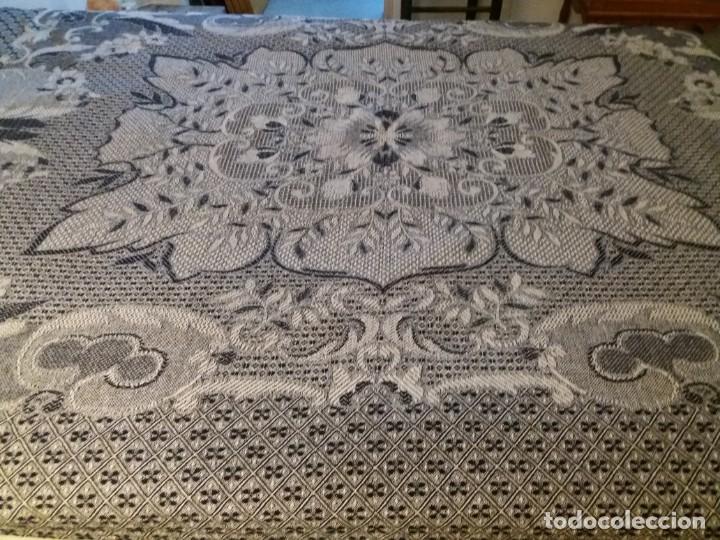 Antig&uuml;edades: Dos colchas de algod&oacute;n azul oscuro y blanco - Foto 5