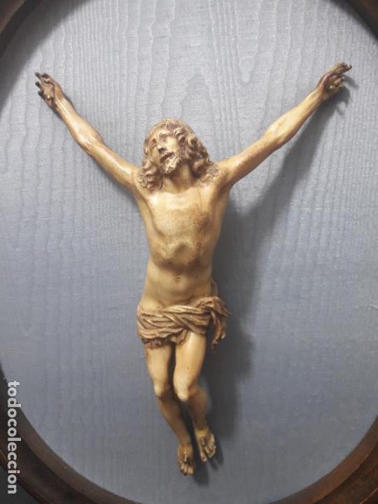 Antig&uuml;edades: Cristo de resina - Foto 2