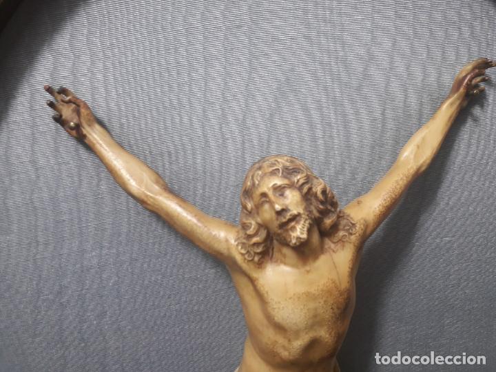 Antig&uuml;edades: Cristo de resina - Foto 3