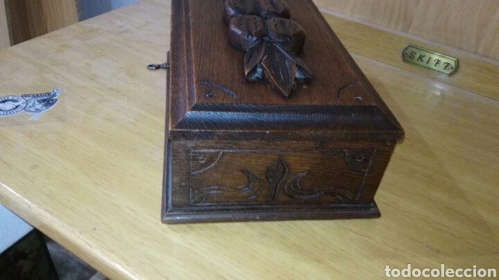 Antig&uuml;edades: Caja tallada de madera de roble - Foto 4