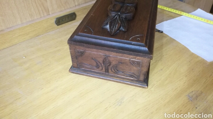 Antig&uuml;edades: Caja tallada de madera de roble - Foto 5