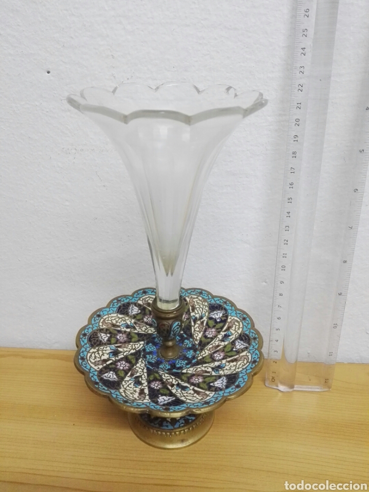 Antig&uuml;edades: Florero centro de mesa antiguo champlev&eacute; - Foto 9