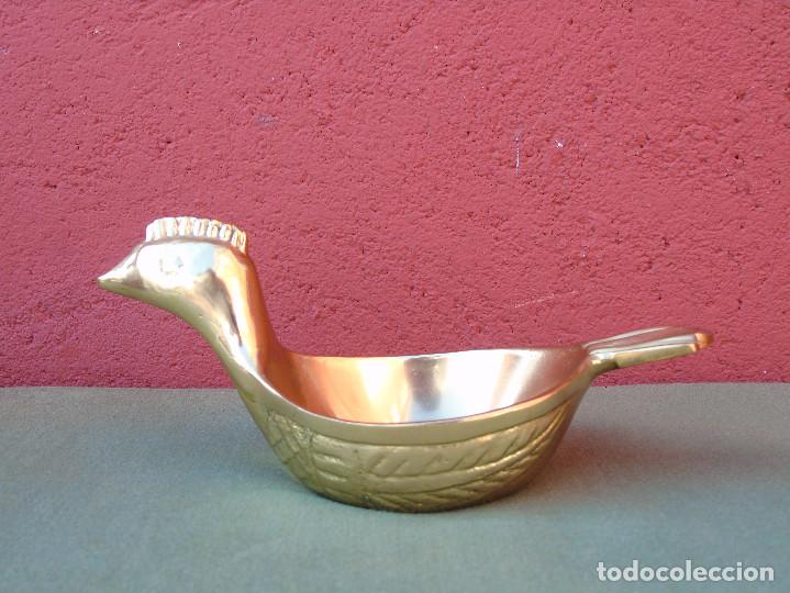 Antig&uuml;edades: PEQUE&Ntilde;O CENTRO DE MESA DE BRONCE. FIGURA DE POLLO. - Foto 1