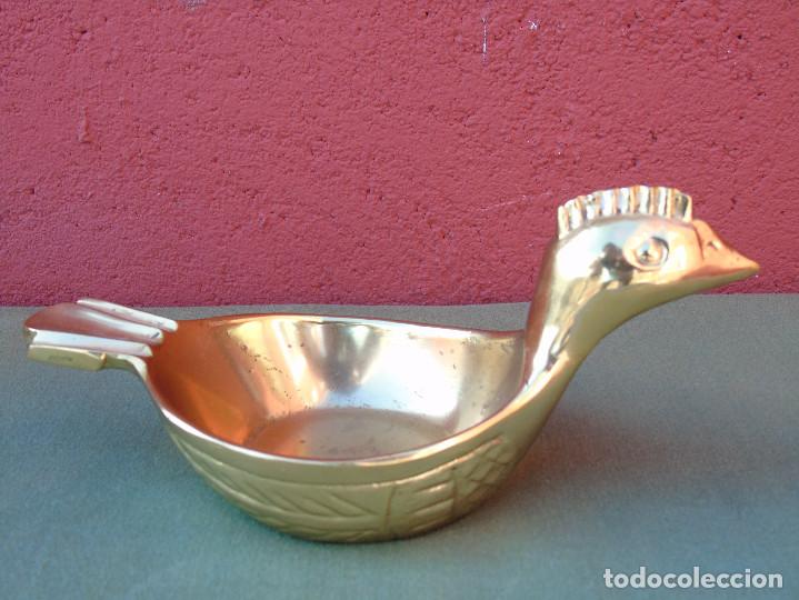 Antig&uuml;edades: PEQUE&Ntilde;O CENTRO DE MESA DE BRONCE. FIGURA DE POLLO. - Foto 3
