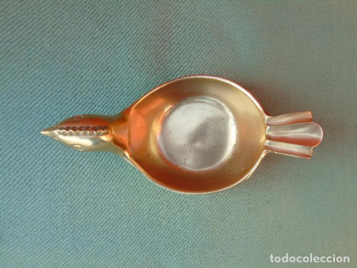 Antig&uuml;edades: PEQUE&Ntilde;O CENTRO DE MESA DE BRONCE. FIGURA DE POLLO. - Foto 5