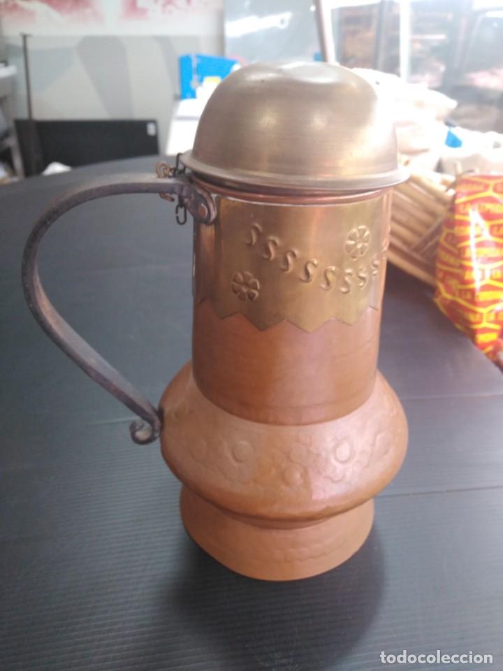 Antig&uuml;edades: Antigua chocolatera de laton - Foto 1