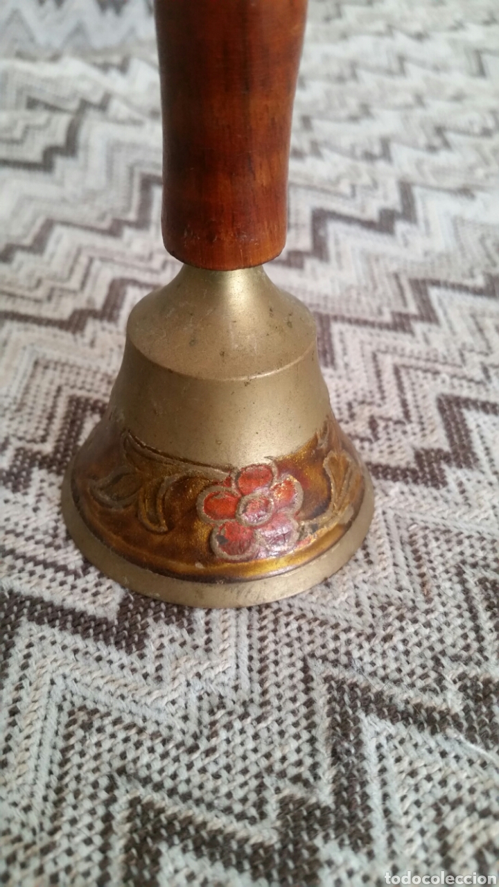Antiquit&eacute;s: campanilla antigua para llamar a la servidumbre madera y metal pintada a mano