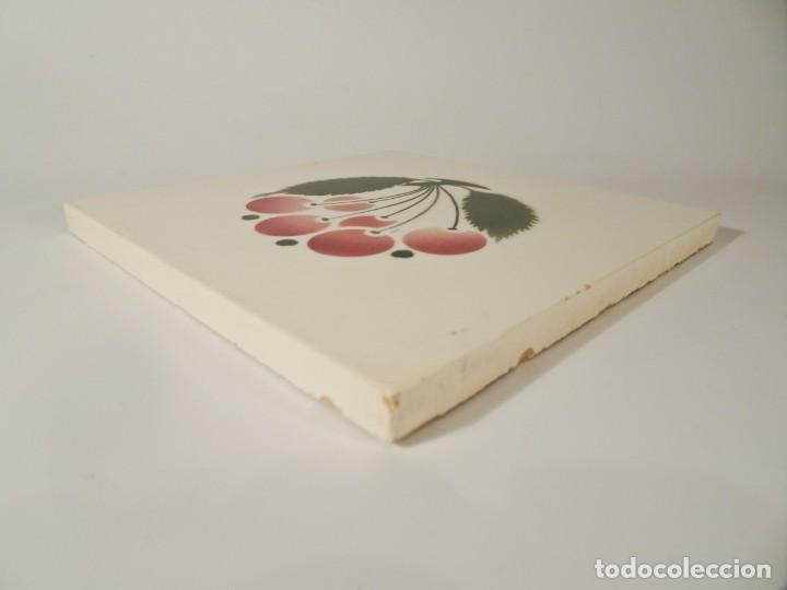 Antig&uuml;edades: Azulejo cerezas Art Deco - Foto 3