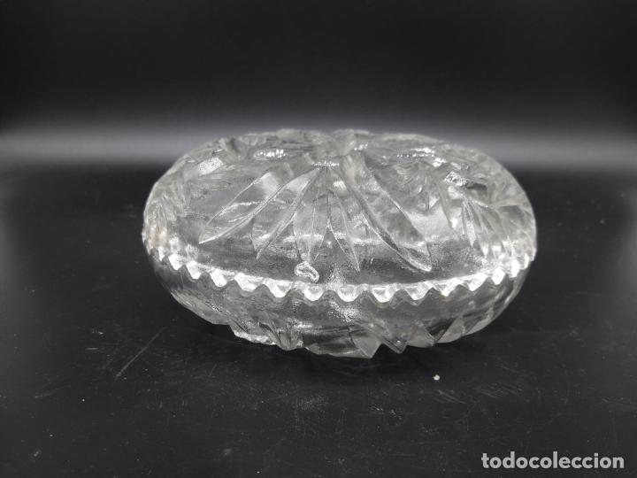 Antig&uuml;edades: Bombonera de cristal tallado - Foto 1