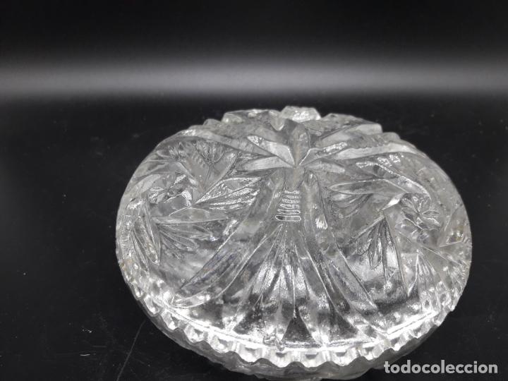 Antig&uuml;edades: Bombonera de cristal tallado - Foto 2