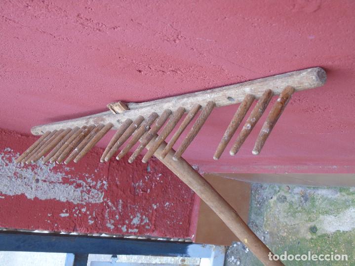 Antig&uuml;edades: ANTIGUO RASTRILLO DE MADERA. - Foto 3