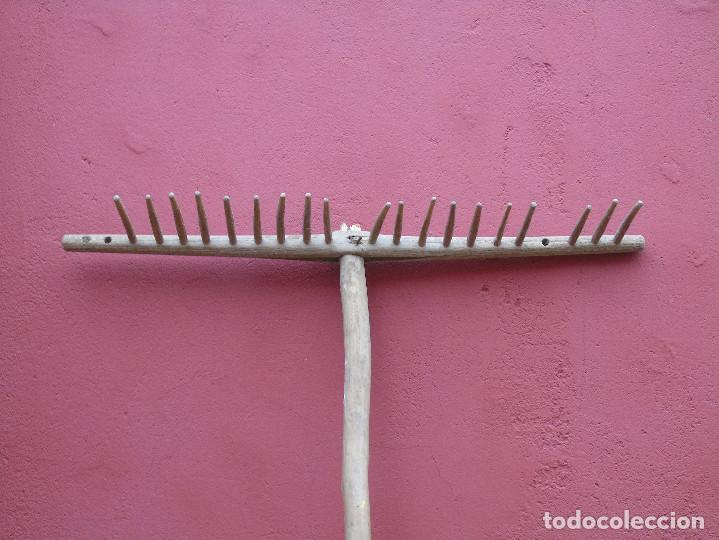 Antig&uuml;edades: ANTIGUO RASTRILLO DE MADERA. - Foto 4