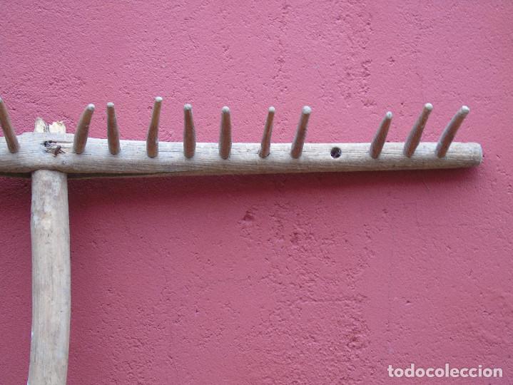 Antig&uuml;edades: ANTIGUO RASTRILLO DE MADERA. - Foto 6