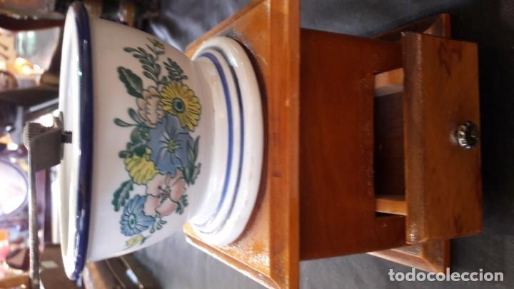 Antig&uuml;edades: molino , molinillo antiguo y manual de cafe - Foto 3