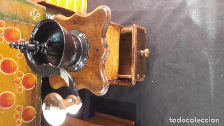 Antig&uuml;edades: molino , molinillo antiguo y manual de cafe - Foto 2