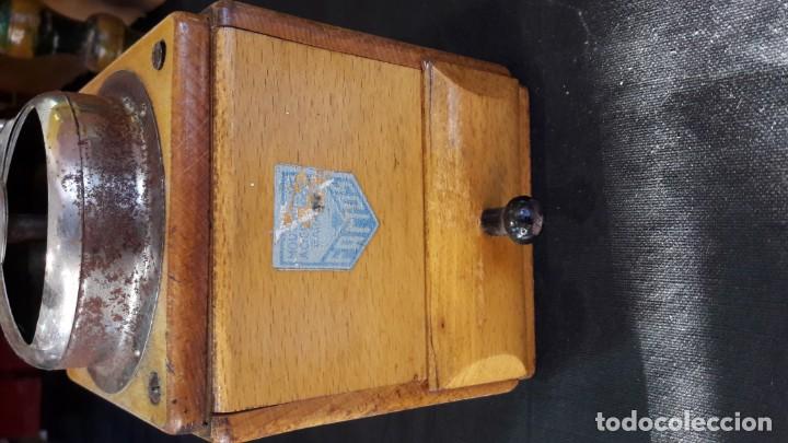 Antig&uuml;edades: molino , molinillo antiguo y manual de cafe - Foto 2