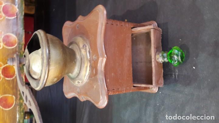 Antig&uuml;edades: molino , molinillo antiguo y manual de cafe - Foto 2