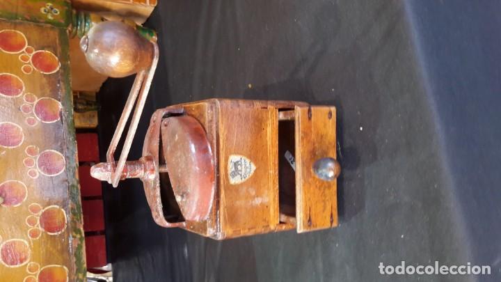 Antig&uuml;edades: molino , molinillo antiguo y manual de cafe - Foto 3