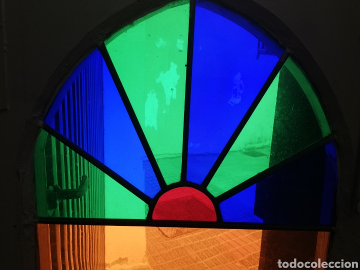 Antig&uuml;edades: 2 Ventanas de madera 4 hojas con vidrios de colores muy antiguas