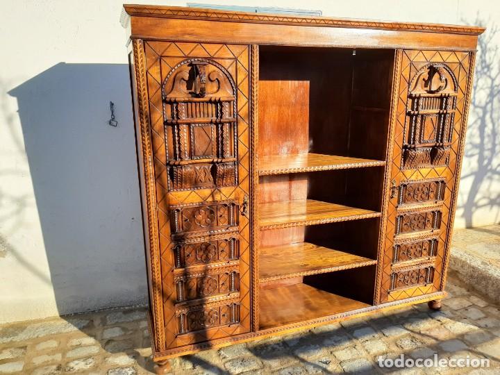 Antiquit&eacute;s: Antig&uuml;o mueble de madera tallado para Sal&oacute;n