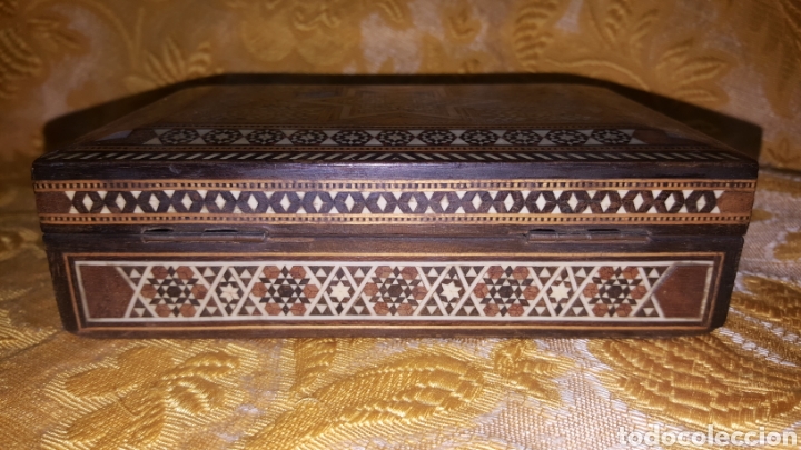 Antig&uuml;edades: CAJA CON DECORACIONES DE INFLUENCIA &Aacute;RABE - Foto 7