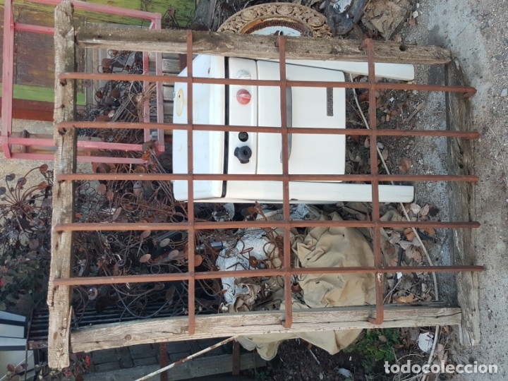 Oggetti Antichi: Reja espa&ntilde;ola de forja en cuadradillo de 16. Para restaurar.