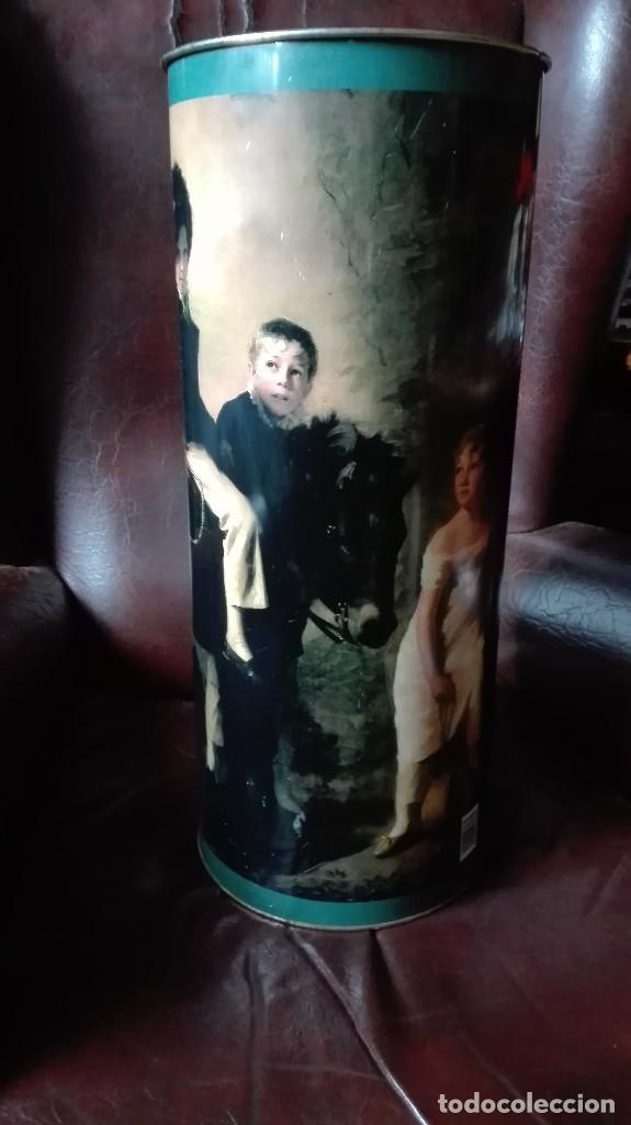 Antiguidades: Parag&uuml;ero de chapa decorado con motivo de pintura antigua