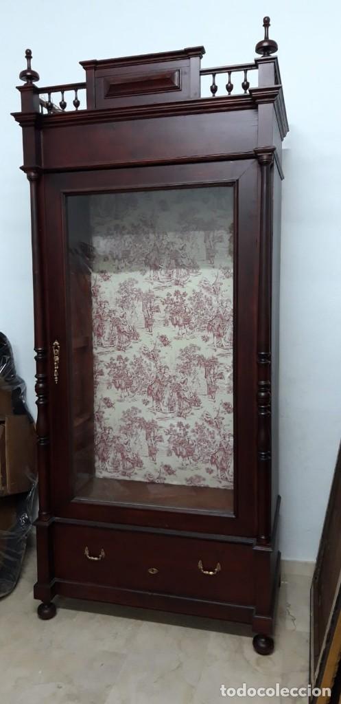 Antig&uuml;edades: Vitrina de caoba - Foto 1