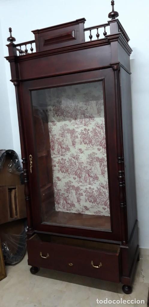 Antig&uuml;edades: Vitrina de caoba - Foto 2