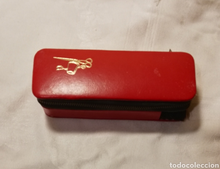 Antiguidades: Estuche de viaje con cepillo e utensilios de costura